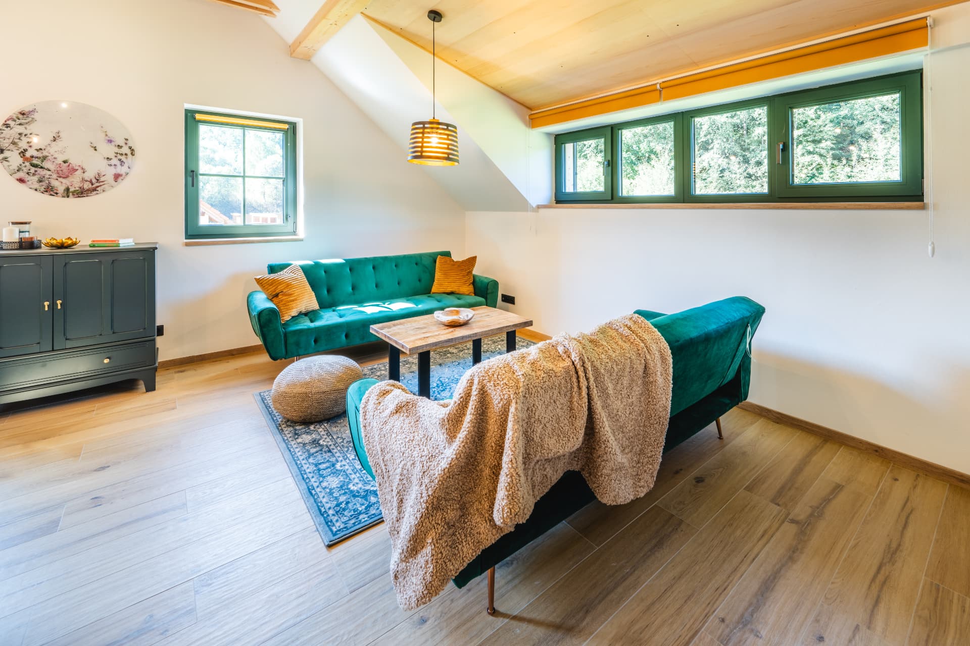 Living room in the upper apartment