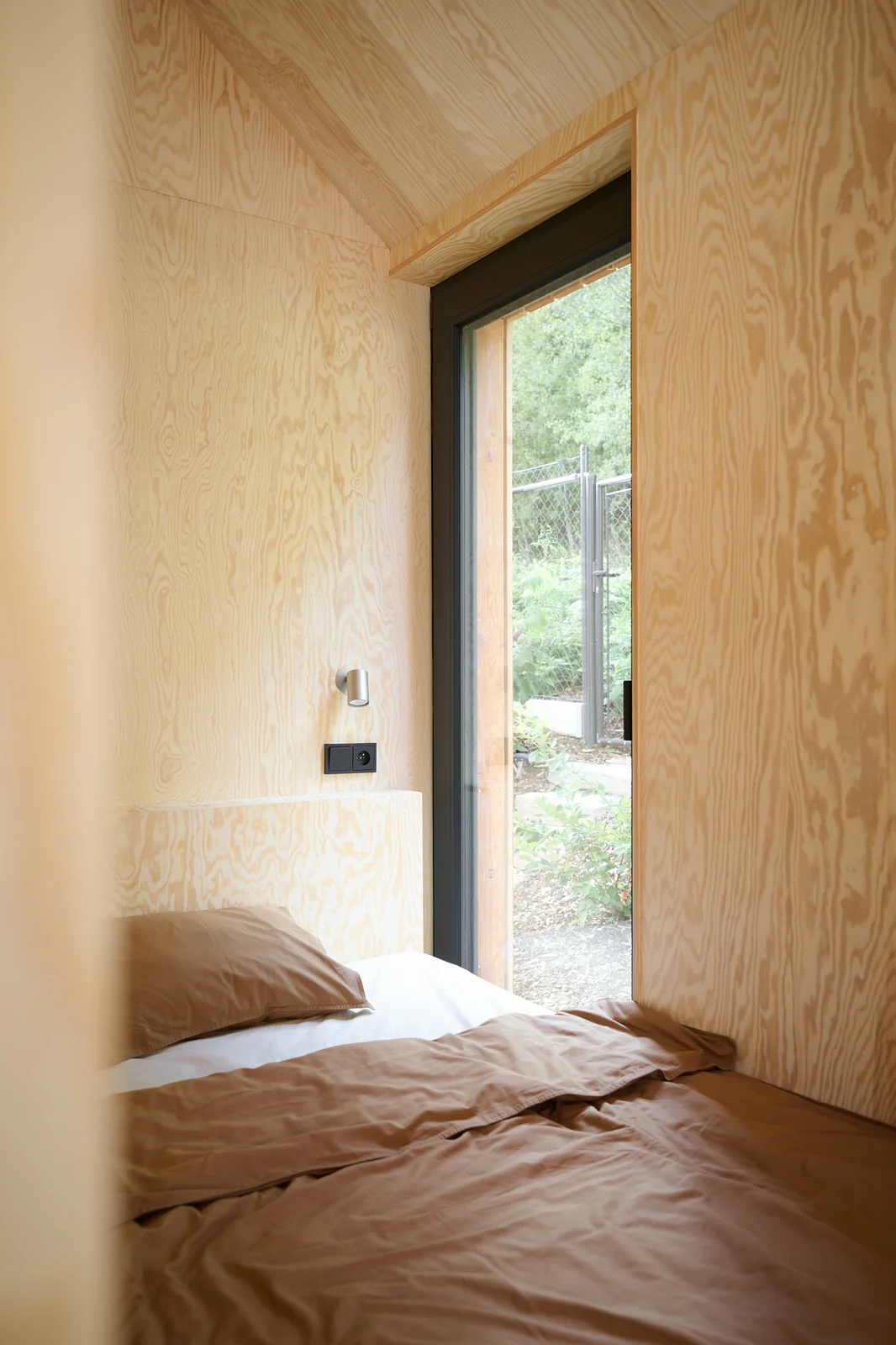 Bedroom with a view into the garden