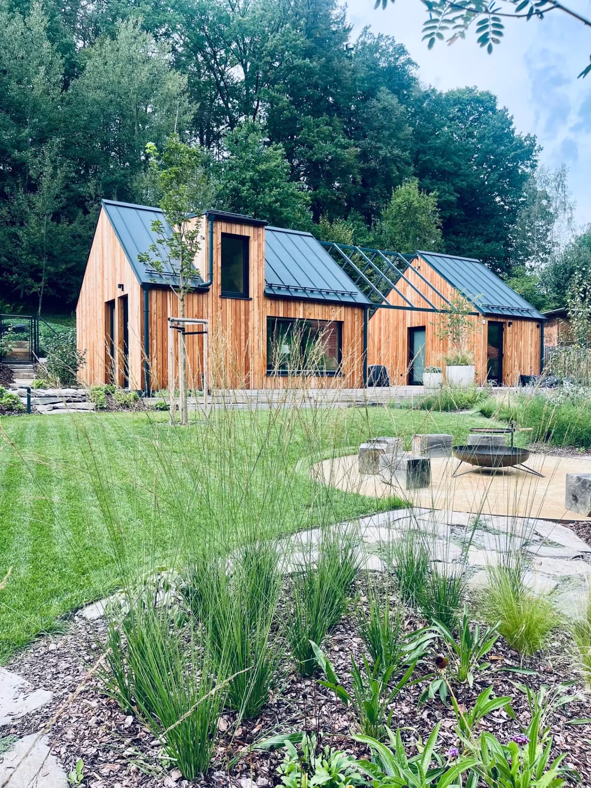 The wooden house, garden and fire pit at HYGGE