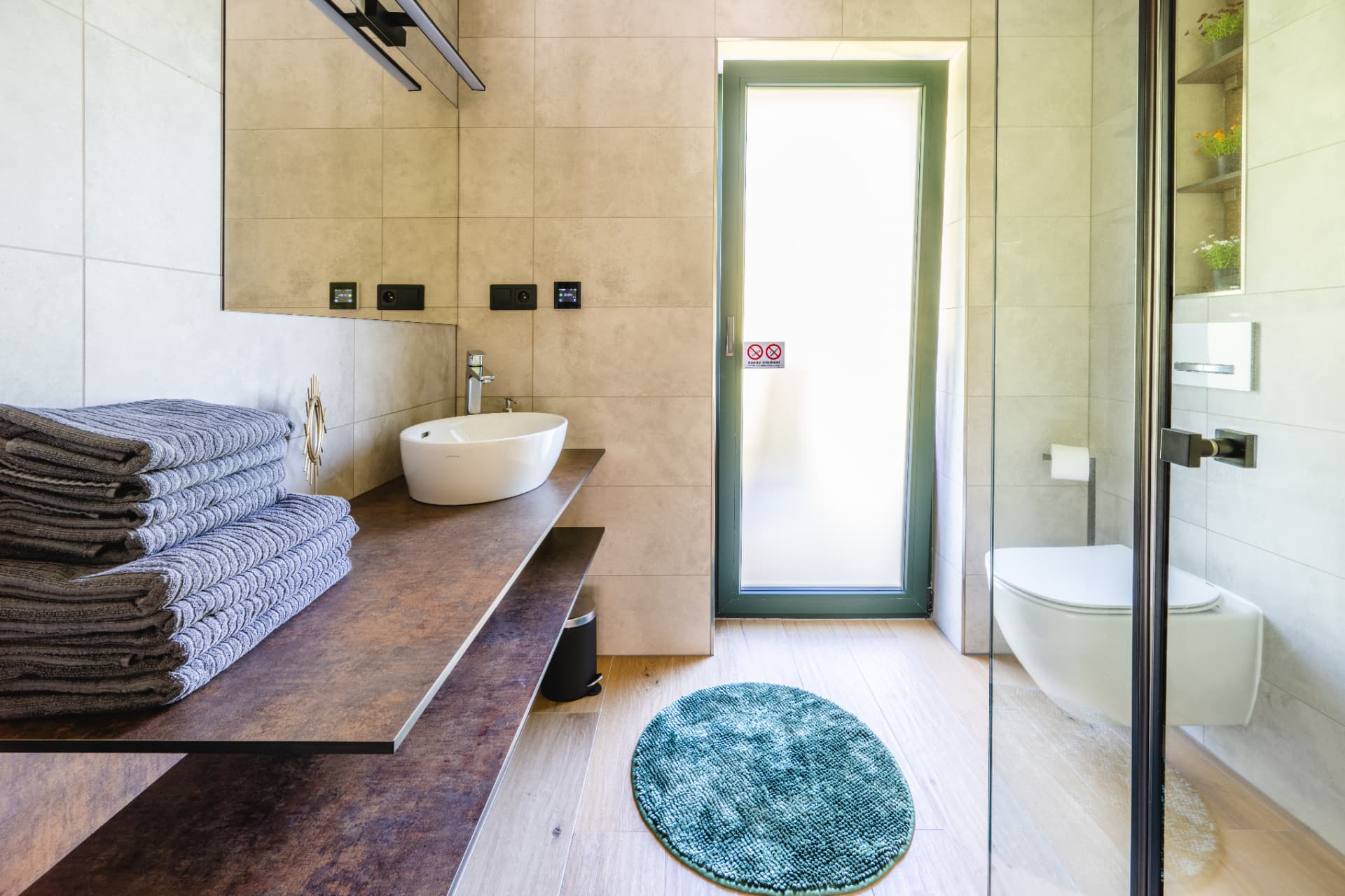 Bathroom with a walk-in shower in the lower apartment
